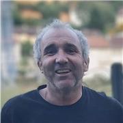 Je maitrise le Portugais écrit et oral.Je peux être interprete, et ci pour votre attention